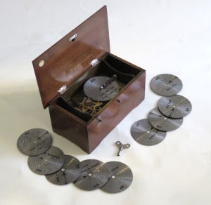 Small  early 20th century disc musical box